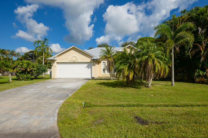 731 SE Browning Avenue  Port Saint Lucie FL 34983 photo