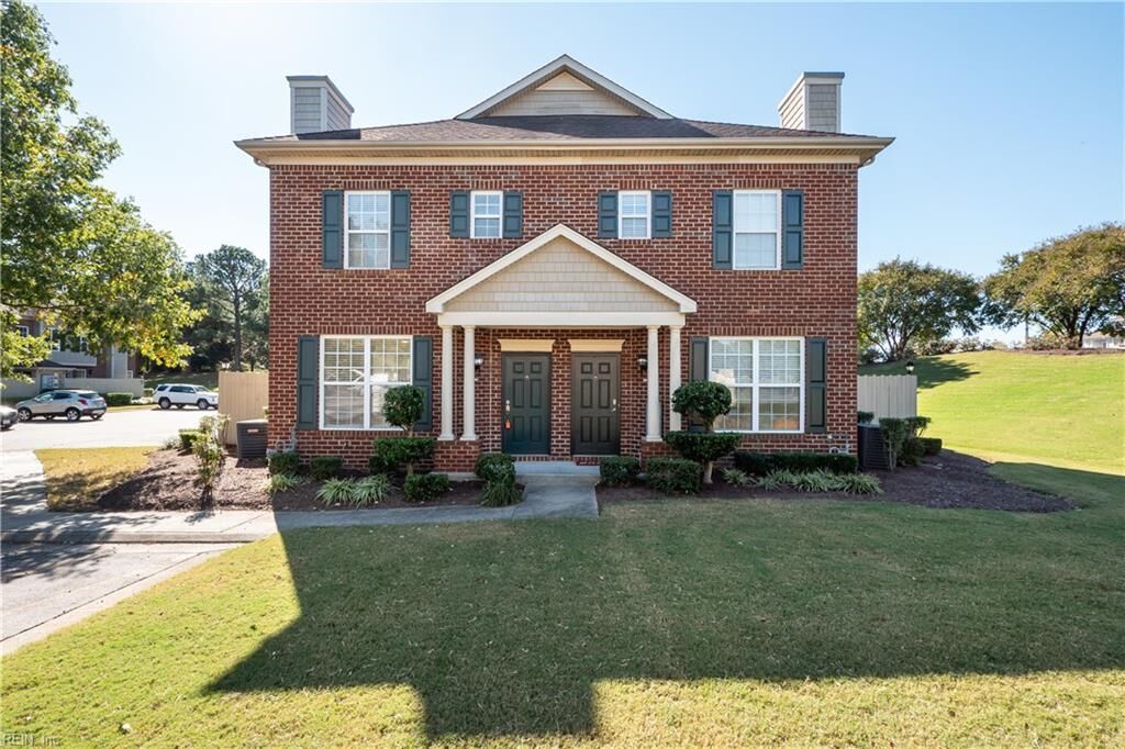 Property Photo:  1017 Farrcroft Way  VA 23455 