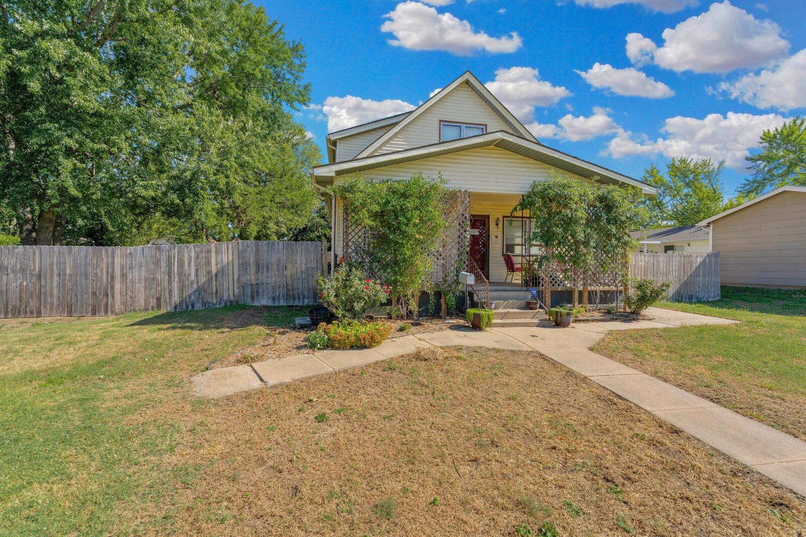 Property Photo:  1309 N Jefferson Ave  KS 67152 
