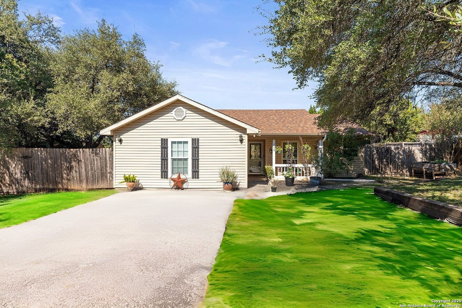 Property Photo: 204 Lake Park Loop TX 78133