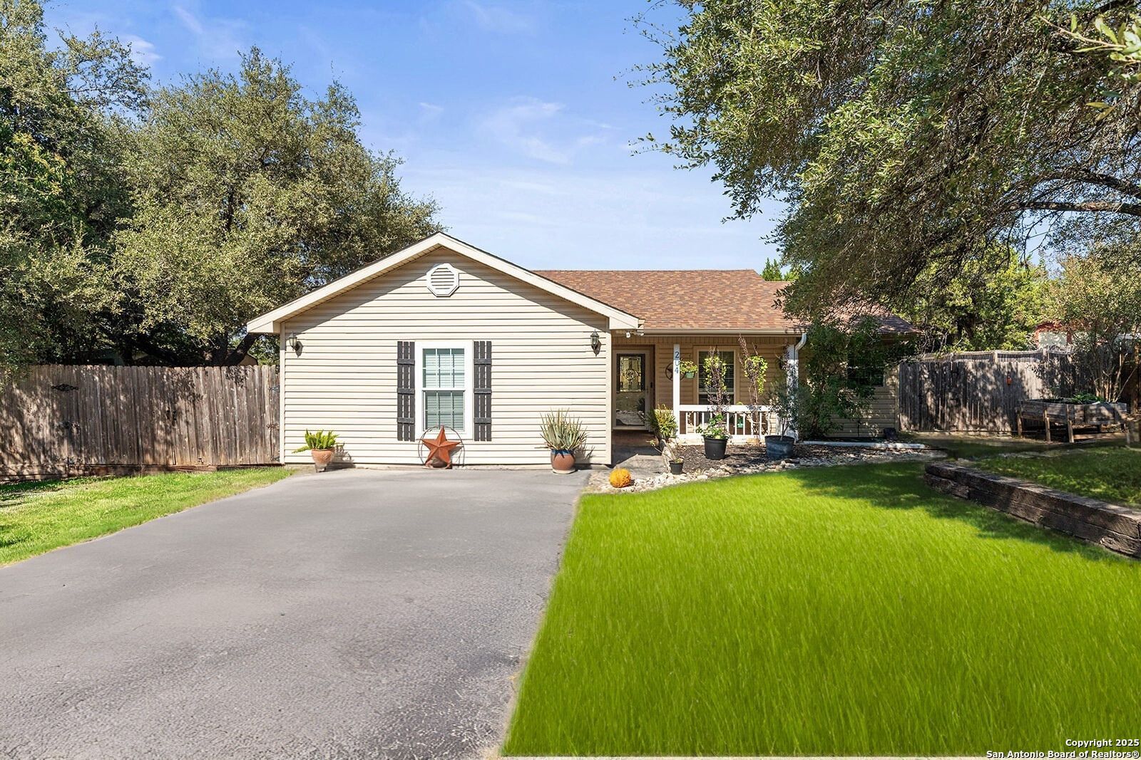 Property Photo:  204 Lake Park Loop  TX 78133