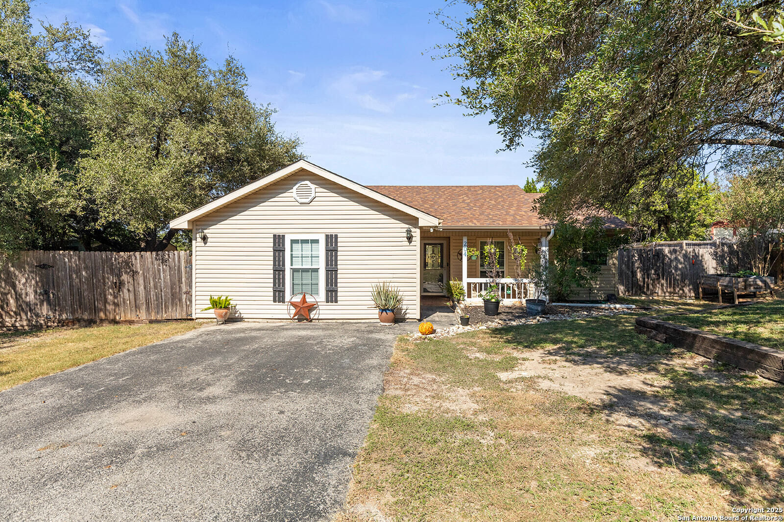 Property Photo:  204 Lake Park Loop  TX 78133