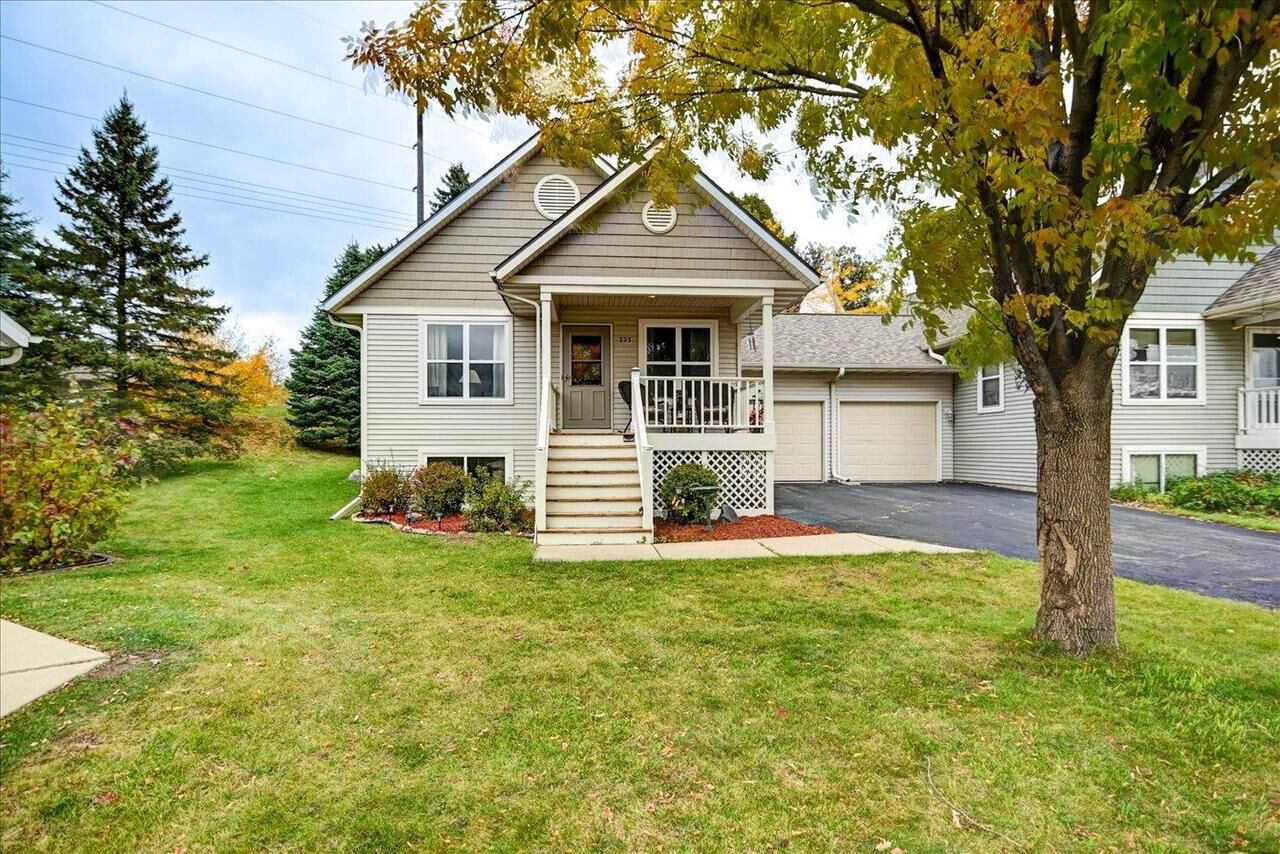 Property Photo:  223 Larkspur Court  WI 53590 