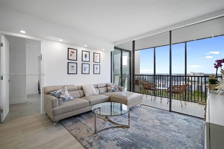 Property Photo:  20301 W Country Club Dr 1822  FL 33180 