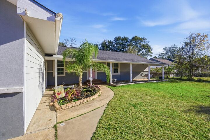 Property Photo:  265 E Darby  TX 77611 