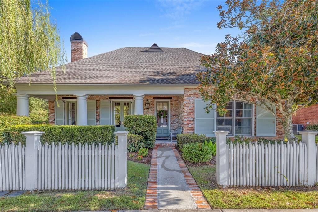 Property Photo:  5915 Camellia Way  LA 70605