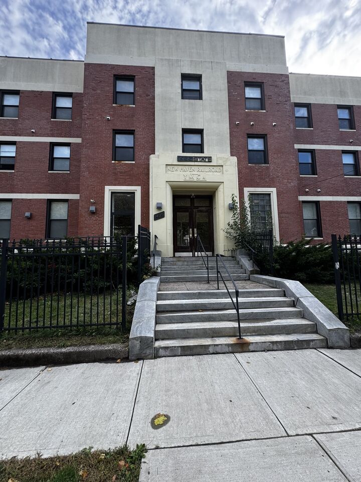 Property Photo:  1435 State Street  CT 06511 