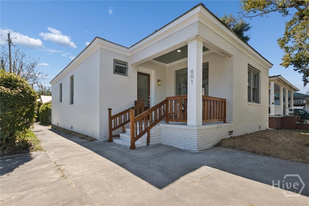 Property Photo: 601 W 45th Street GA 31405