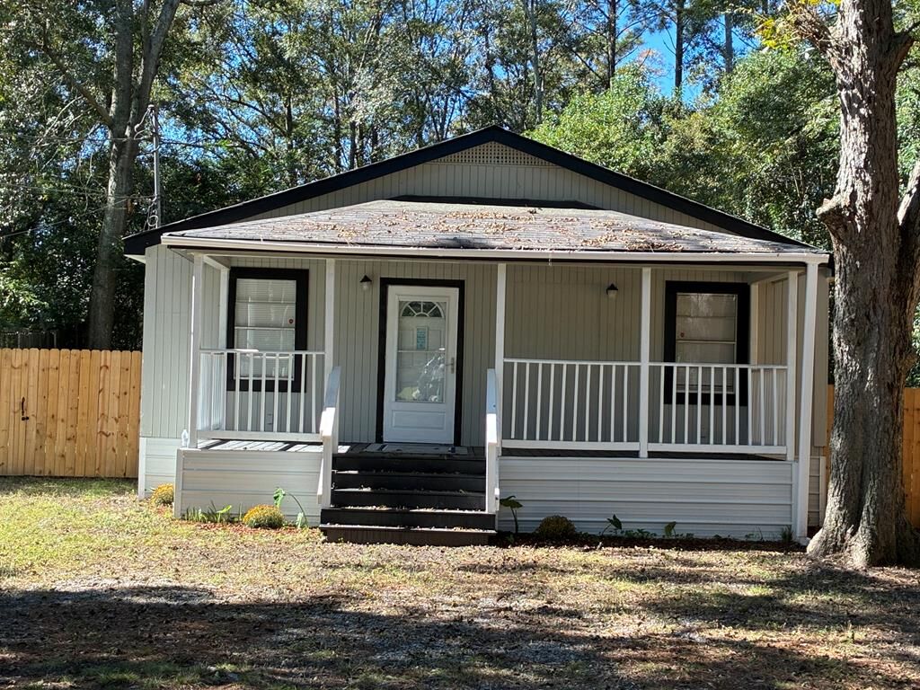 Property Photo:  710 S Lena St  AL 36301