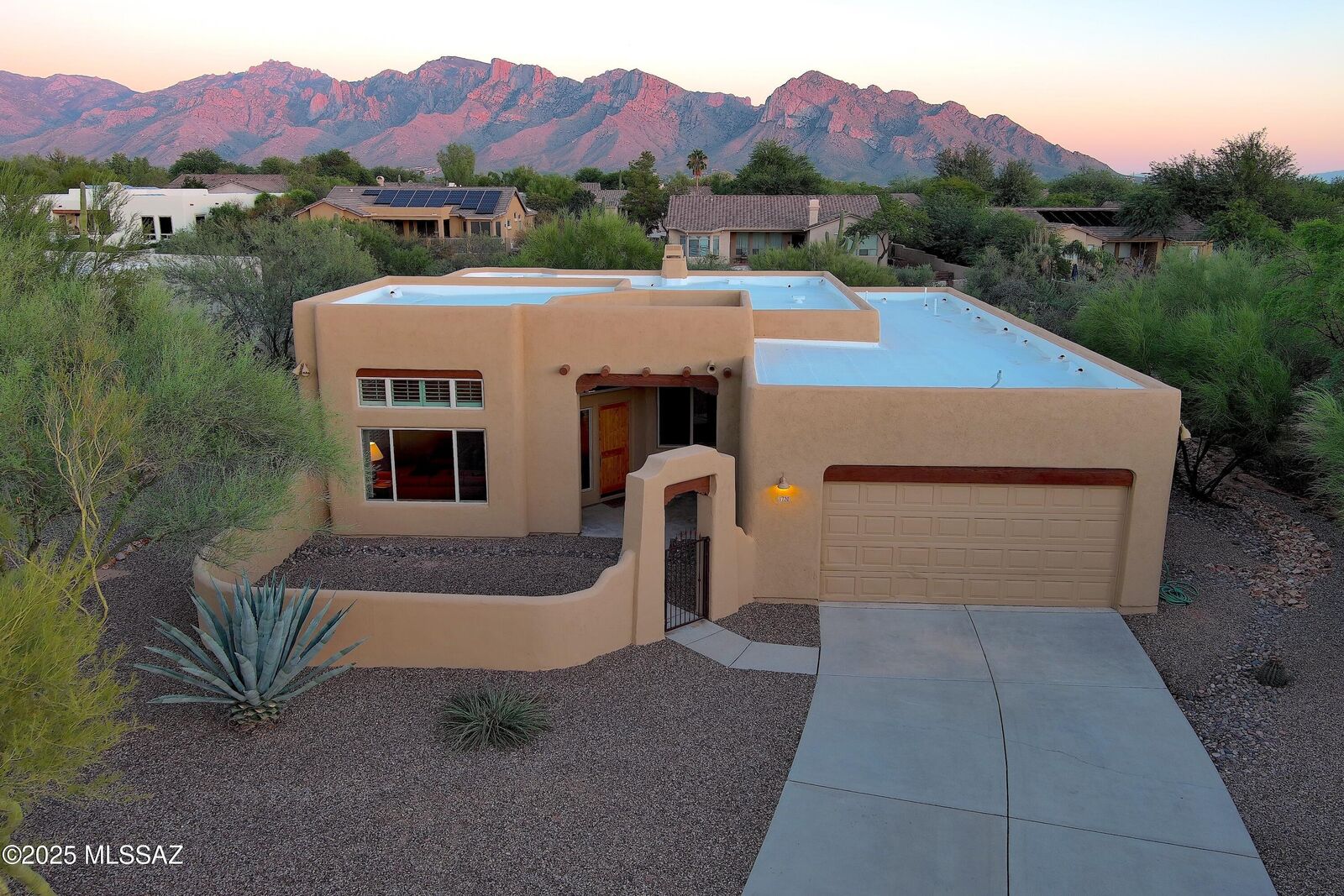 Property Photo: 11720 N Diamond Cholla Place AZ 85737