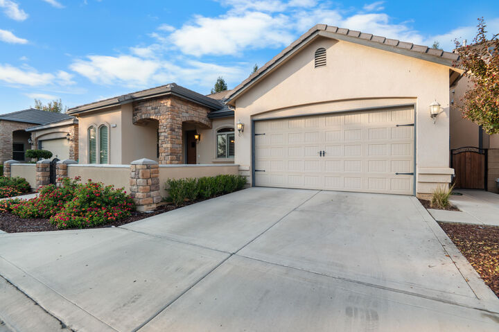 Property Photo: 5512 W Orchard Avenue CA 93277