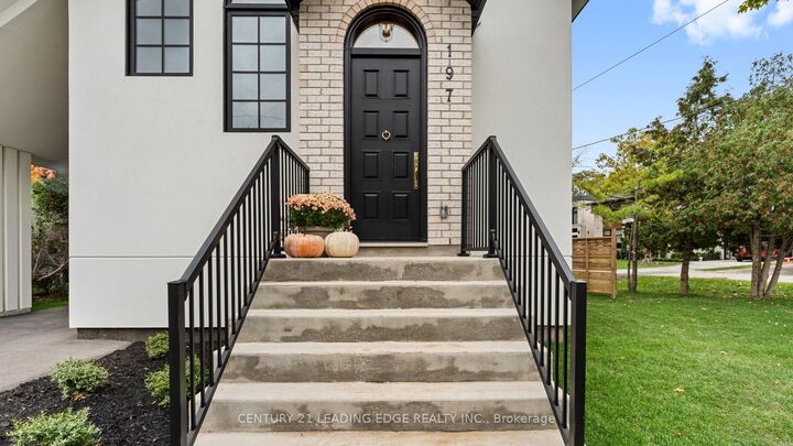 Photo de la propriété:  197 Glen Oak Drive N  ON L6K 2J3