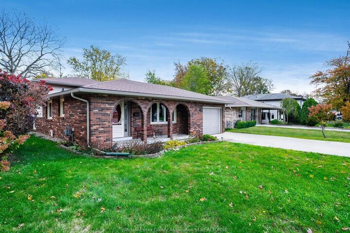 265 Stonehedge  Kingsville ON N9Y 3L5 photo