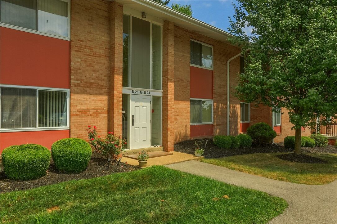 Property Photo:  65 Darlington Rd B30  PA 15010 