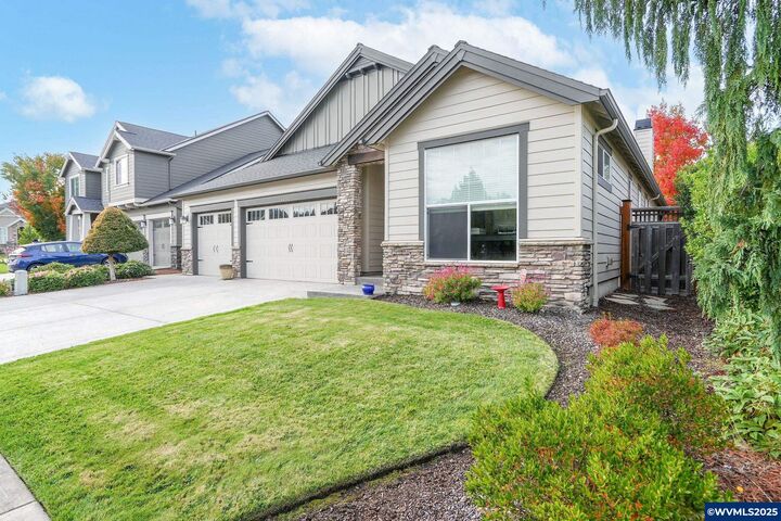 Property Photo: 4031 Spooner Ct S OR 97302