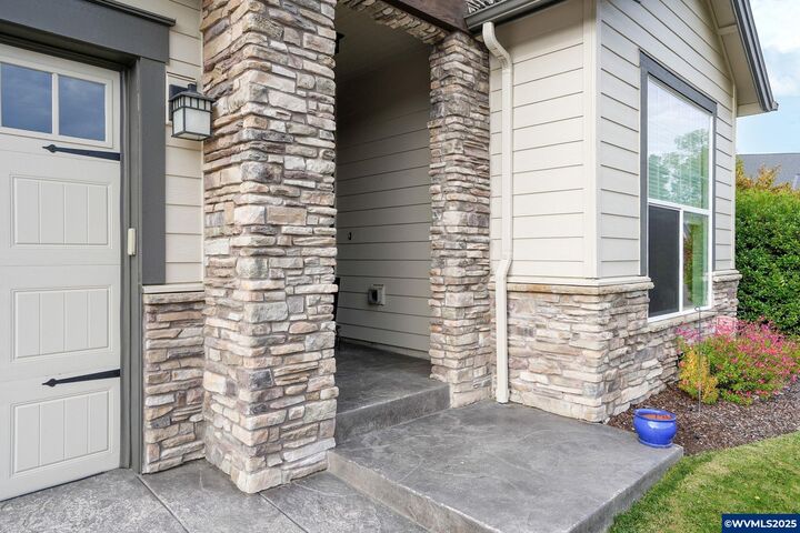 Property Photo: 4031 Spooner Ct S OR 97302