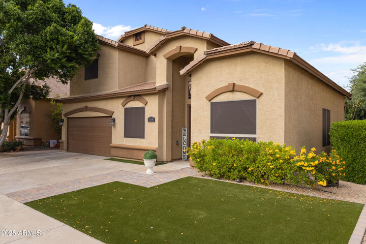 Property Photo:  764 E Irma Lane  AZ 85024