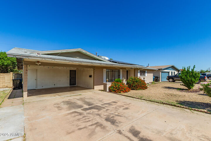 Property Photo:  3828 W Loma Lane  AZ 85051