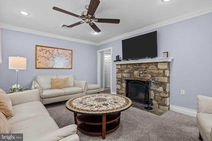 Property Photo:  11 Hilltop  PA 19053