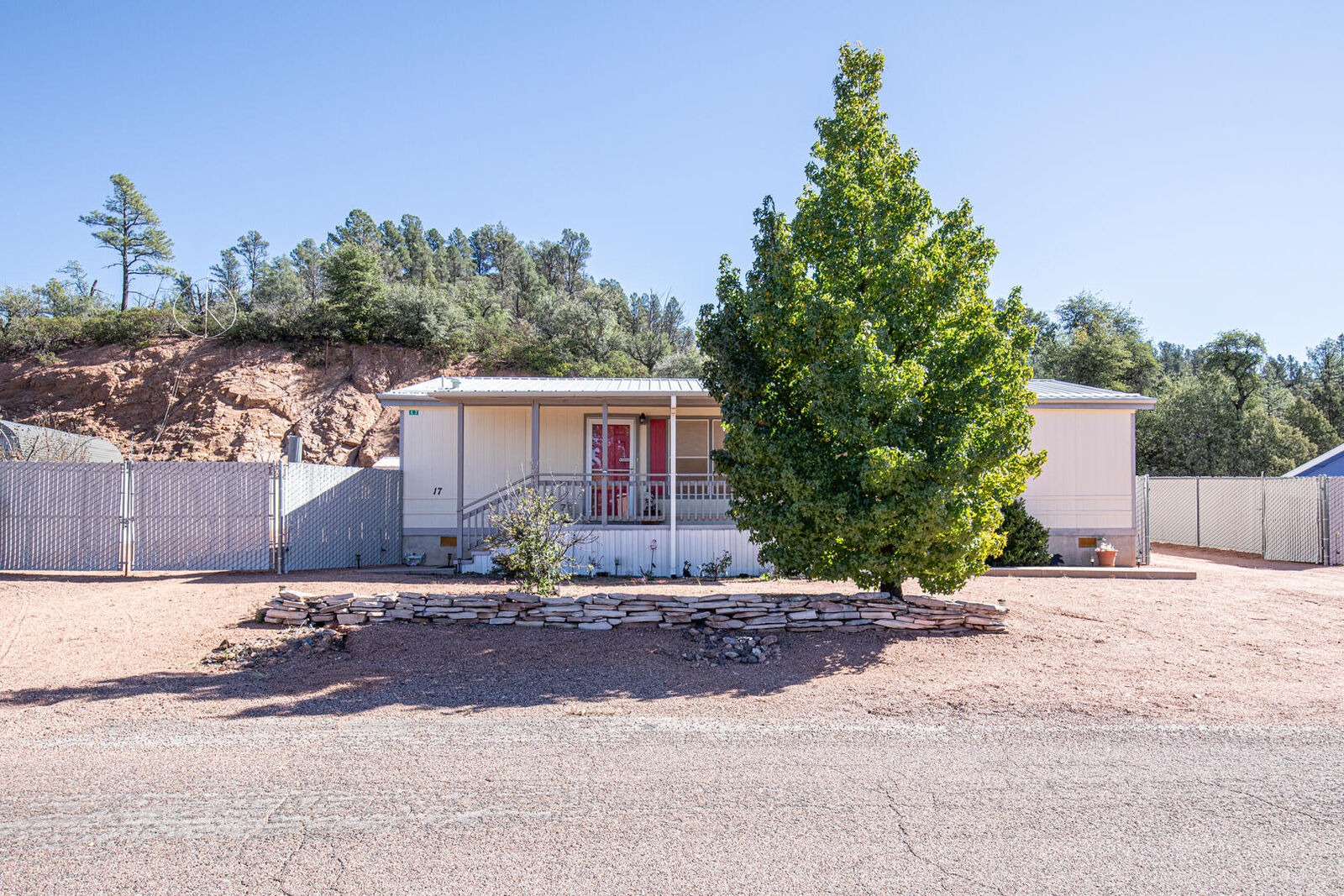 Property Photo:  17 S Hillside Drive  AZ 85541