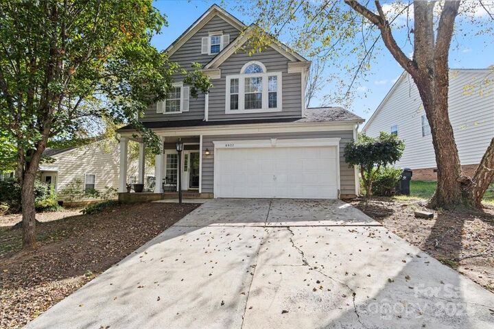 8927 Little Hampton Place  Charlotte NC 28215 photo