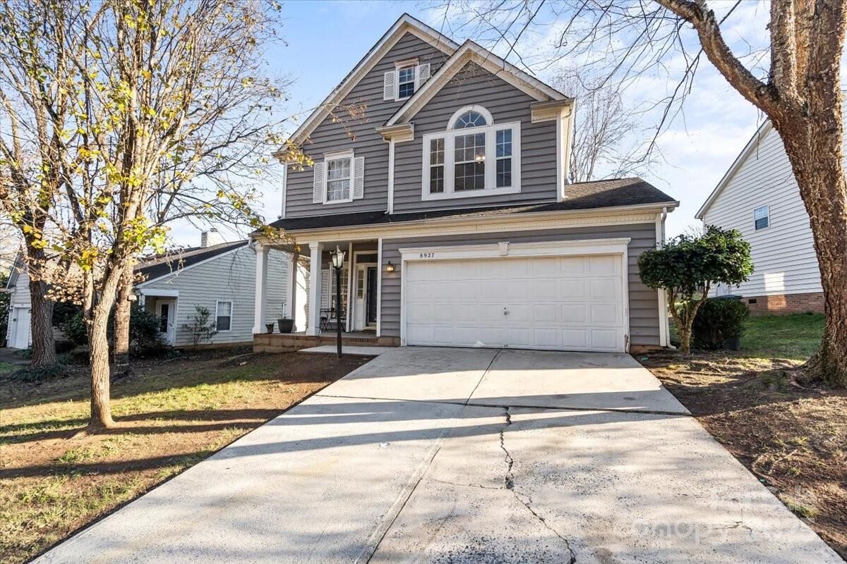 Property Photo: 8927 Little Hampton Place NC 28215
