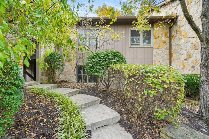 Property Photo:  3159 Griggsview Court  OH 43221