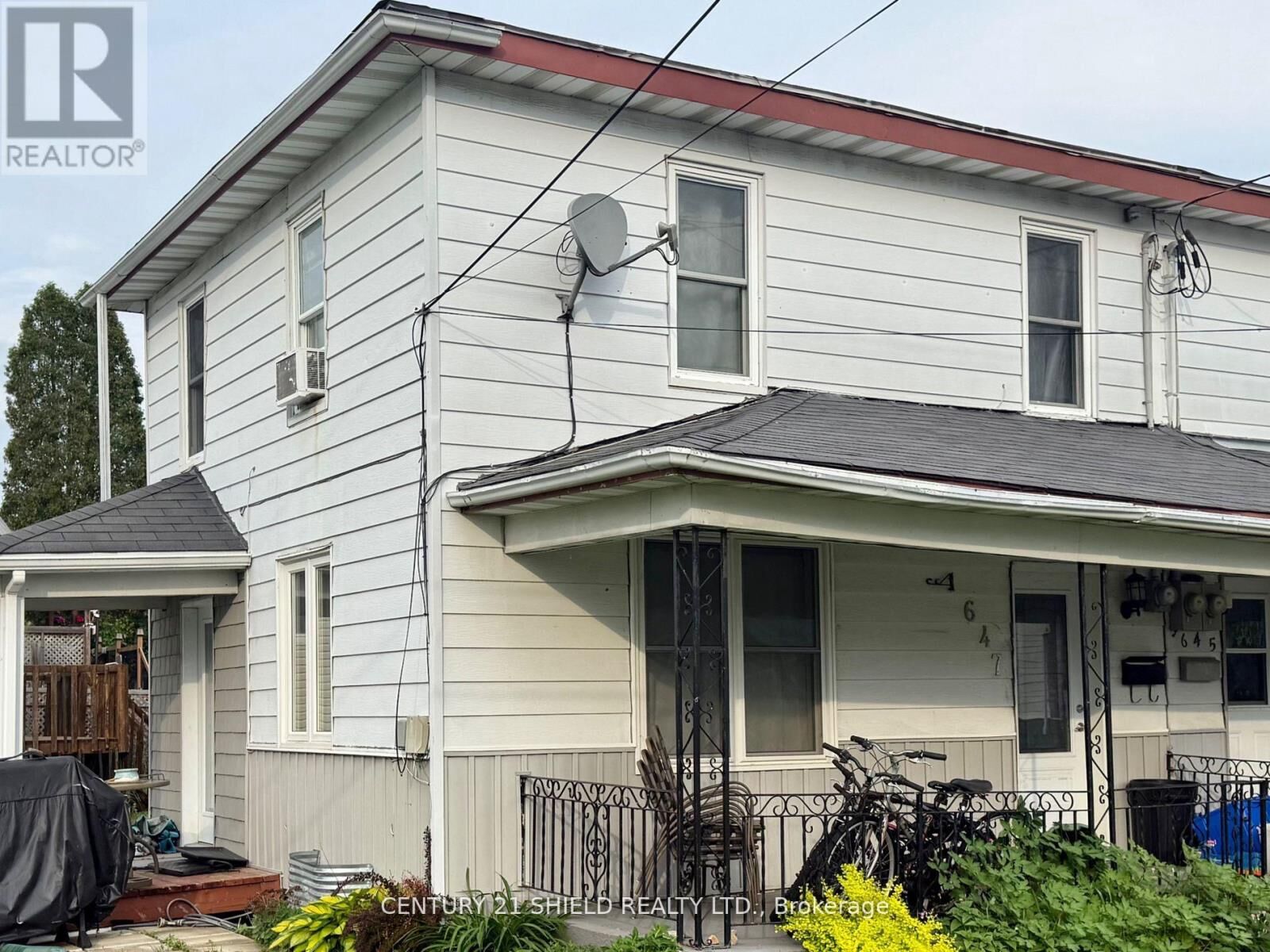 Photo de la propriété:  647 Gloucester Street North  ON K6H 3X7