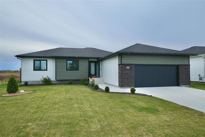 100 Clubhouse Drive  Lorette MB R5K 1G9 photo