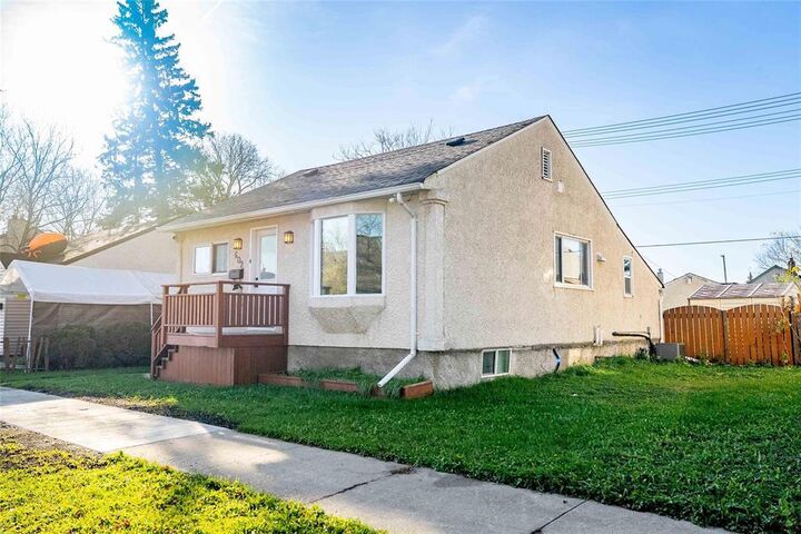Photo de la propriété:  602 Harbison Avenue East  MB R2L 0Y9 