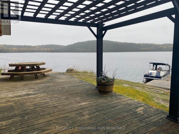 Photo de la propriété:  1 Weekes Island  ON P0J 1H0 