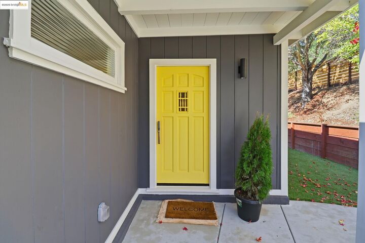 Property Photo:  2 Hillcrest Ct  CA 94960 