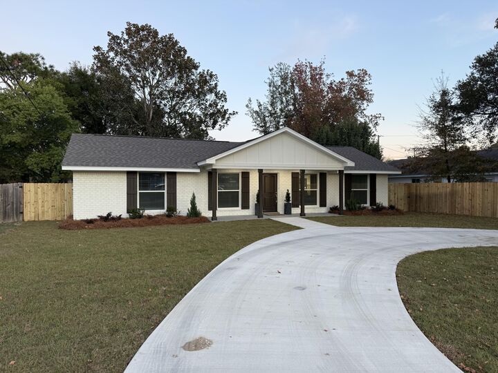 Property Photo:  333 Woodland Avenue  FL 32569