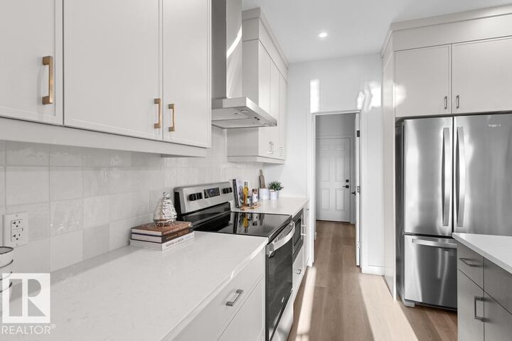 Property Photo:  4809 Cawsey Terrace SW  AB T6W 5M7