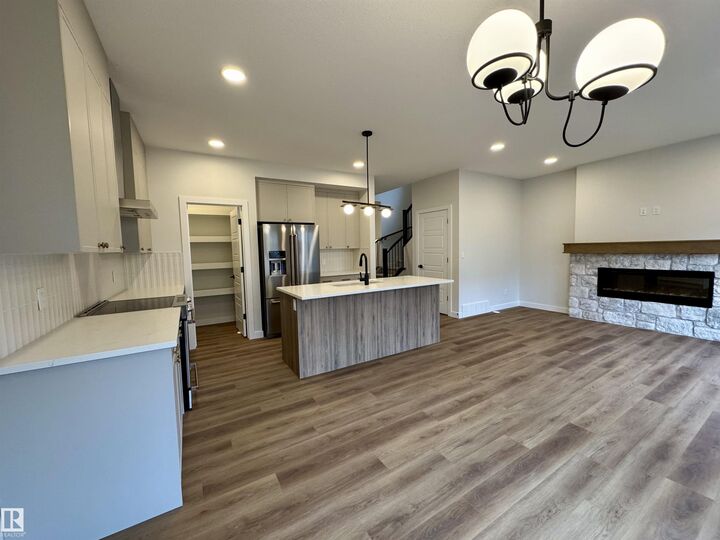 3210 Dixon Way SW  Edmonton AB T6W 5L3 photo