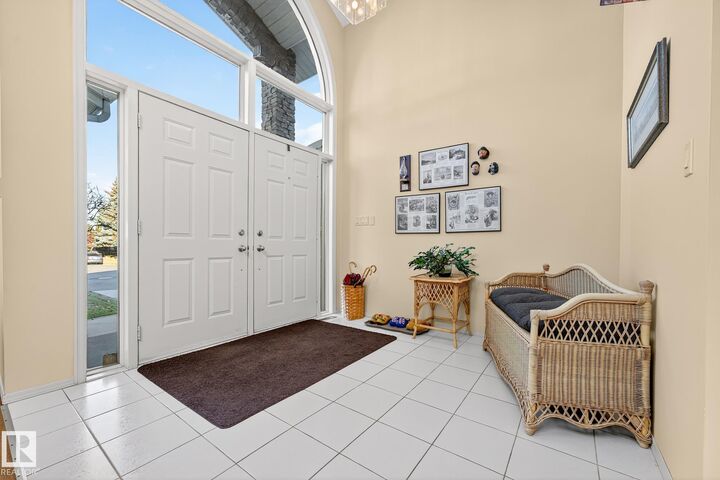 Property Photo:  819 Whiston Bay Bay NW  AB T6M 2H6 