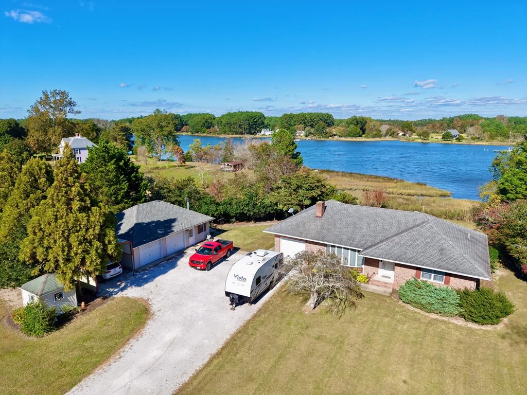 Property Photo:  18095 Plantation Rd  VA 23417 