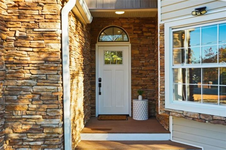 Property Photo: 9012 Tarnwood Court GA 30180