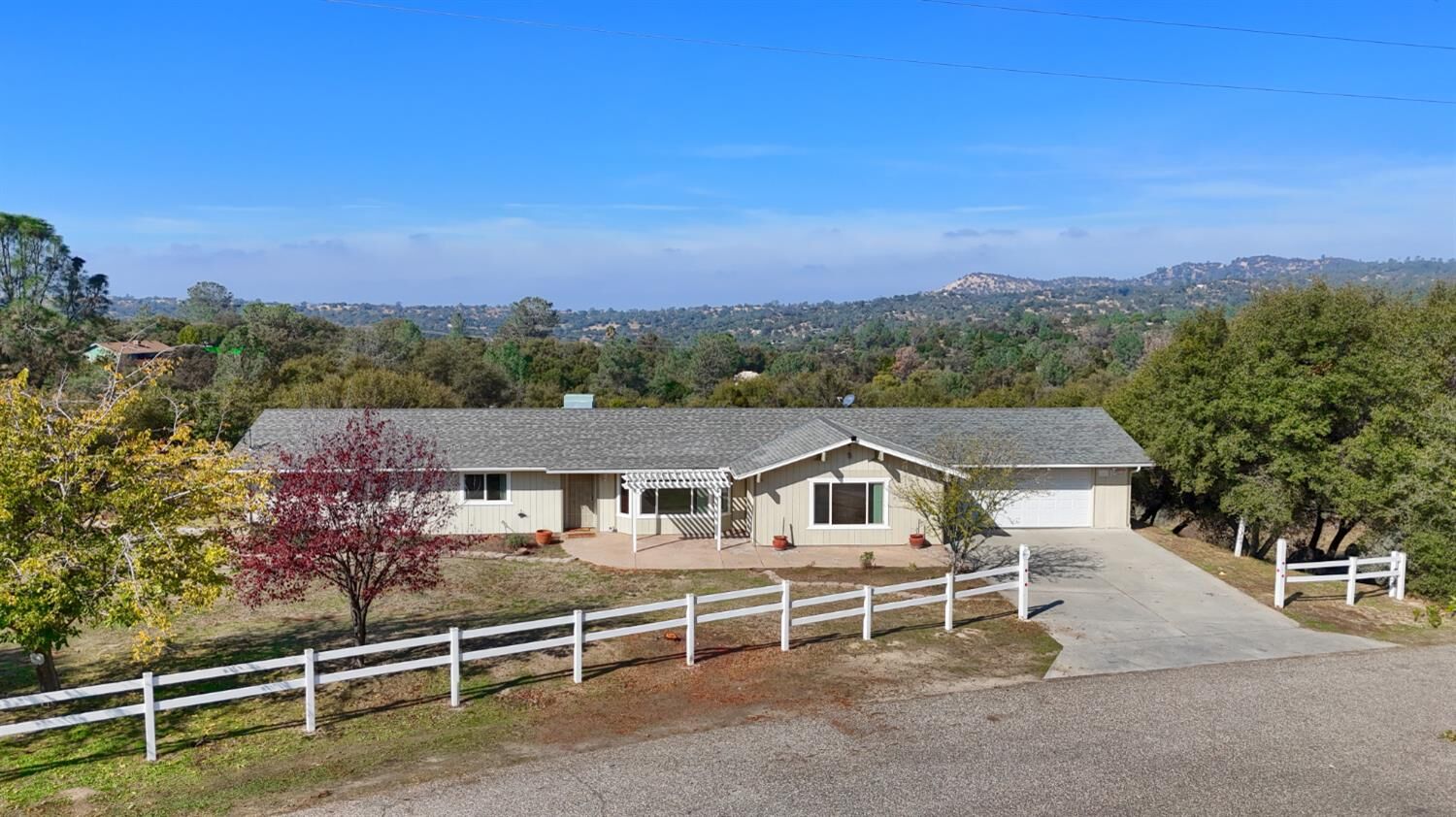 Property Photo:  31678 Buck Run Lane  CA 93614 