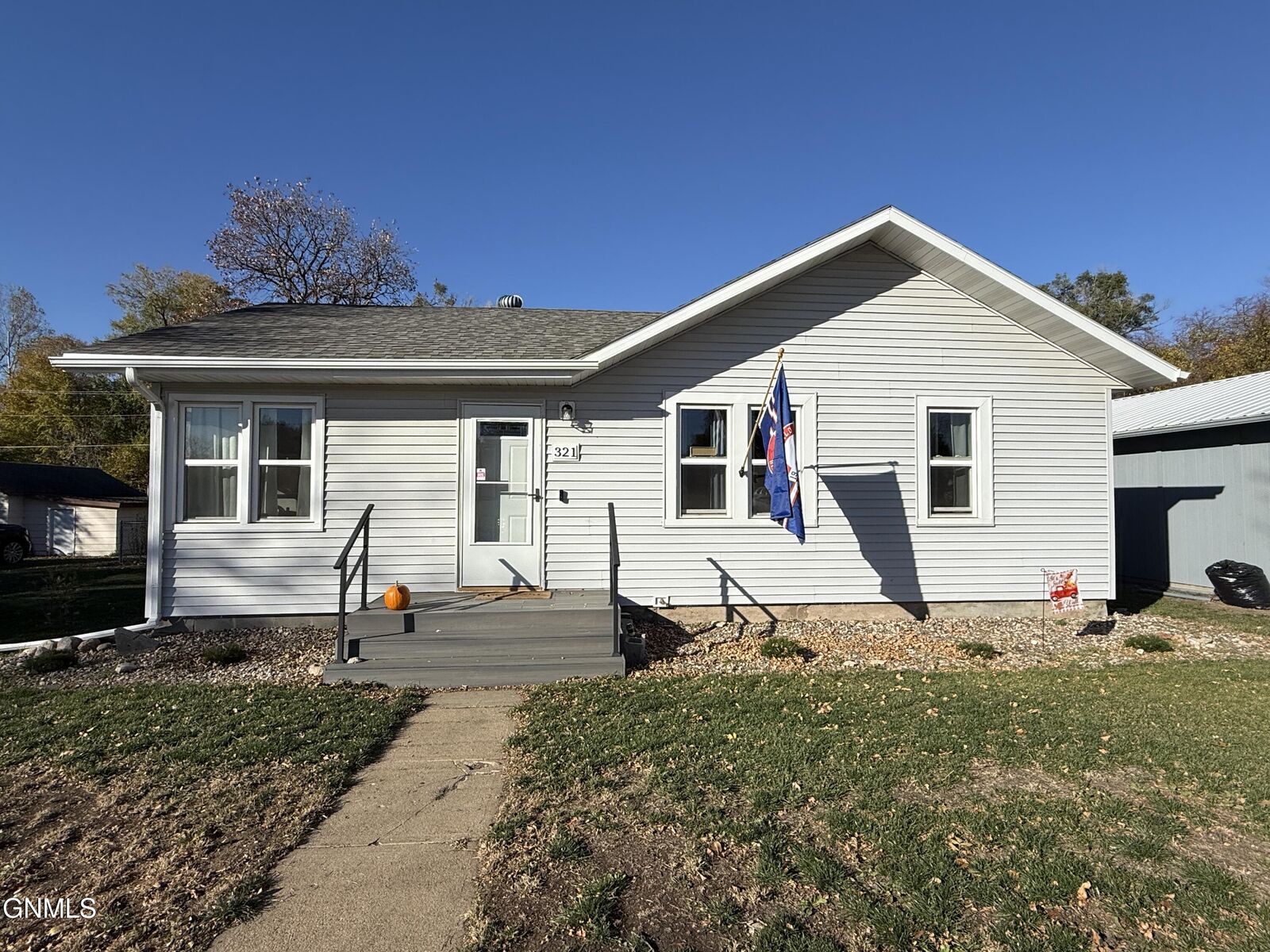 Property Photo:  321 2nd Avenue NE  ND 58523