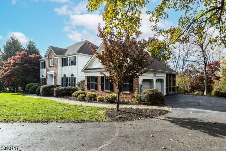 Property Photo:  5 Chrystal Dr  NJ 08833