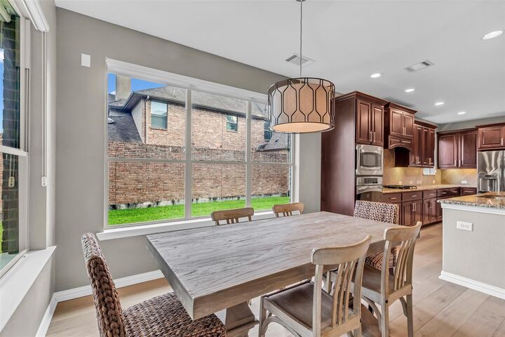 Property Photo:  203 Oarwood Place  TX 77389