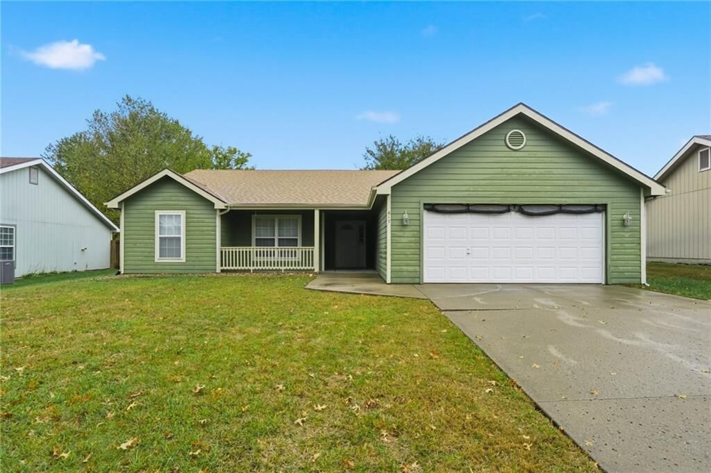 Property Photo:  617 N Salsbury Court  KS 66049 