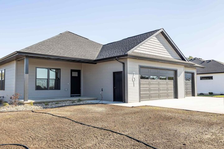 Property Photo:  701 Hickory St  IA 50647