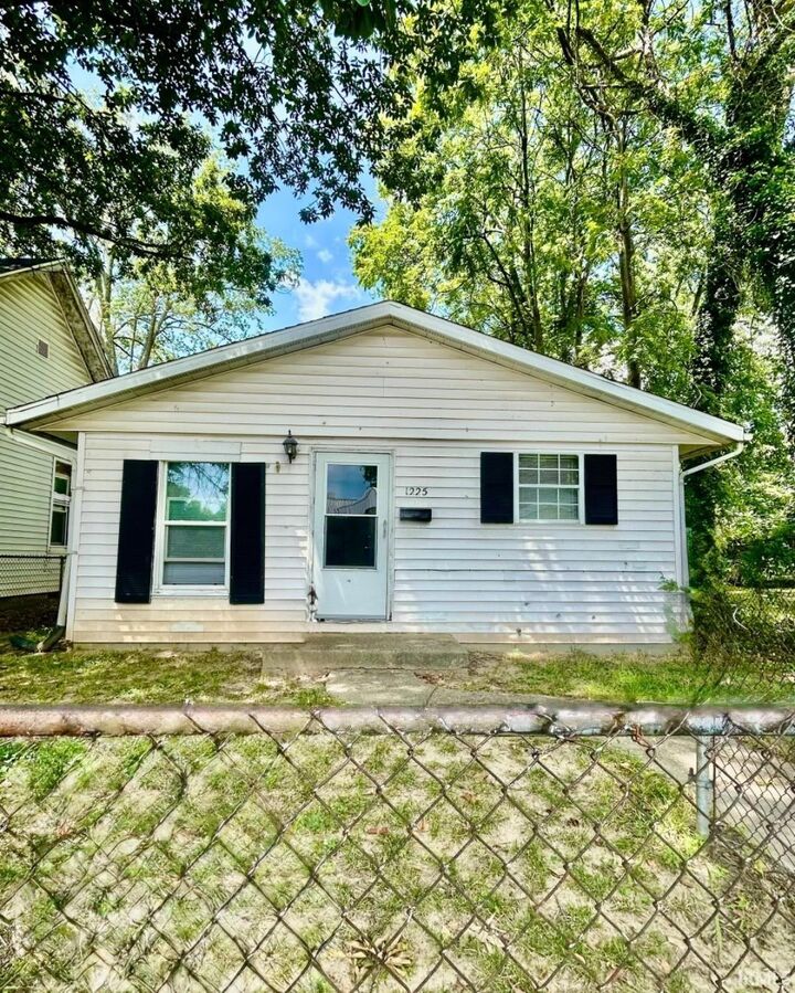 1225 S Linwood Avenue  Evansville IN 47713 photo