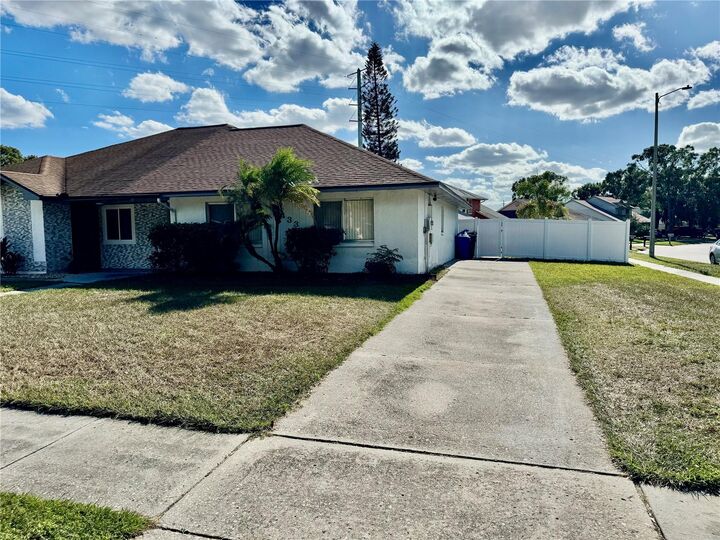 Property Photo:  3433 Laurel Dale Drive  FL 33618