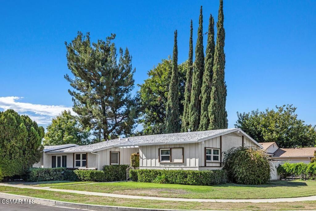 Property Photo:  20202 Schoolcraft Street  CA 91306 
