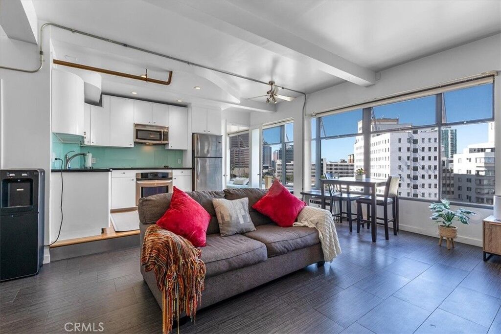 Property Photo:  100 Atlantic 701  CA 90802 