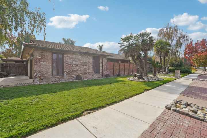 Property Photo:  1602 Venetian Drive  CA 95207 