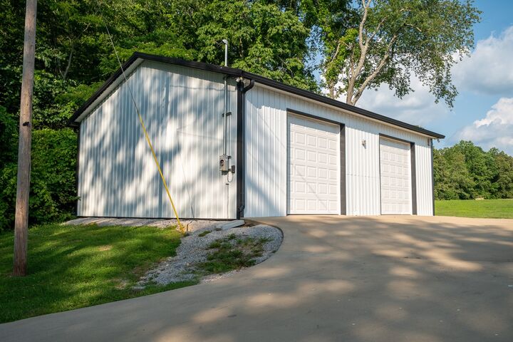 Property Photo: 876 W Point Rd TN 38464